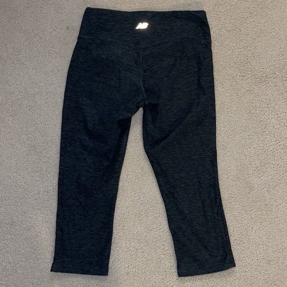 New Balance Cropped Leggings -Gray - Picture 2 of 3